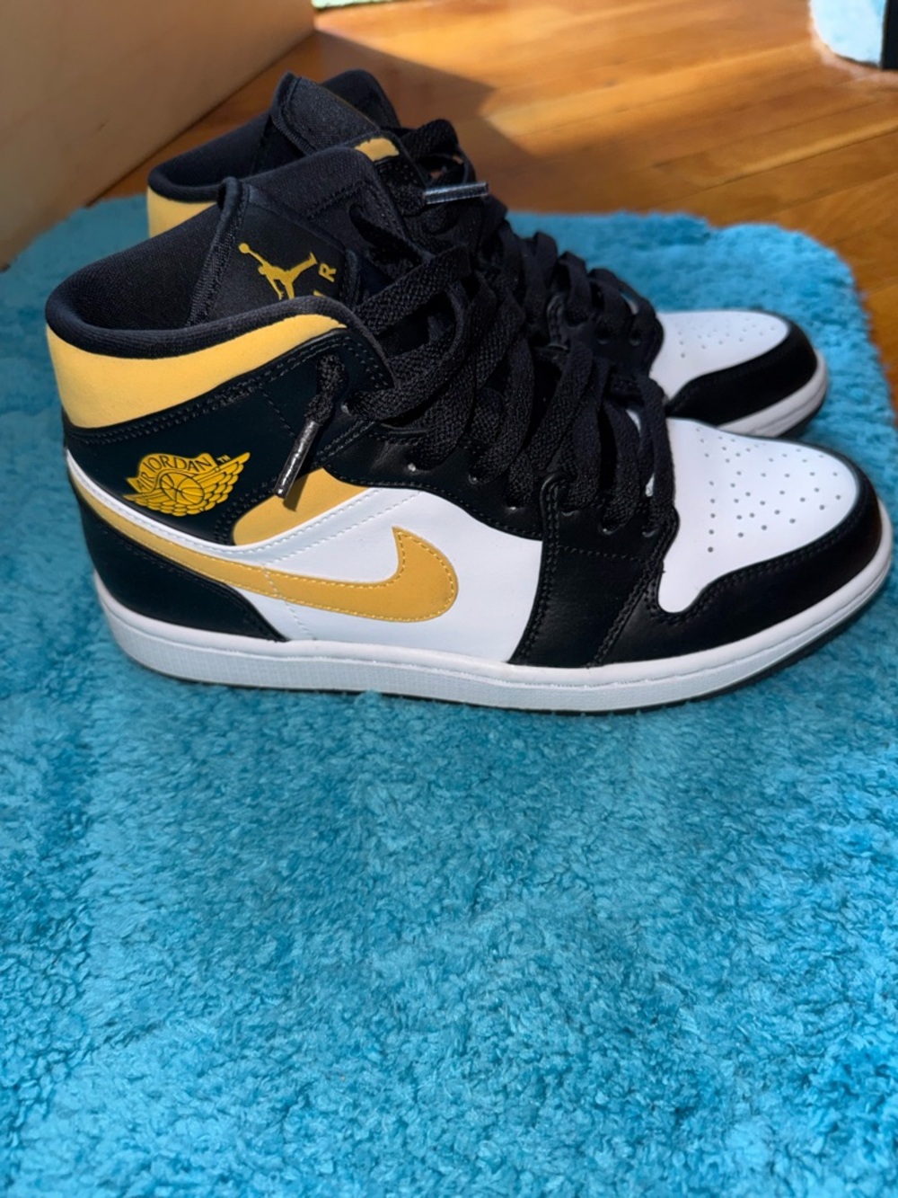 Air Jordan 1 Mid - Picture 6 of 9